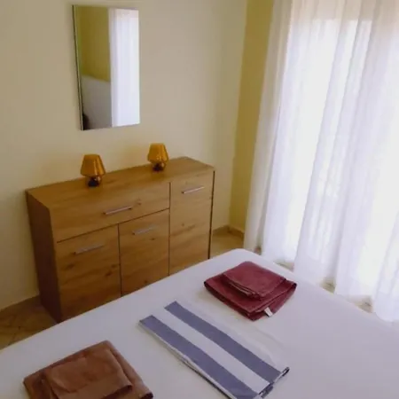 Teos Apartment *
